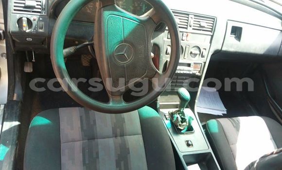 Sayi Na hannu Mercedes-Benz C–Class Azurfa Mota in Ouagadougou a Burkina Faso Sayi Na hannu Mercedes-Benz C–Class Azurfa Mota in Ouagadougou a Burkina Faso