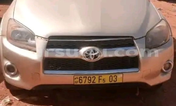 Acheter Occasion Voiture Toyota RAV4 Beige à Ouagadougou, Burkina-Faso Acheter Occasion Voiture Toyota RAV4 Beige à Ouagadougou, Burkina-Faso