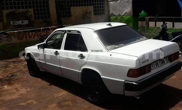 Acheter Occasion Voiture Mercedes-Benz 190–Series Blanc à Bobo Dioulasso, Burkina-Faso Acheter Occasion Voiture Mercedes-Benz 190–Series Blanc à Bobo Dioulasso, Burkina-Faso