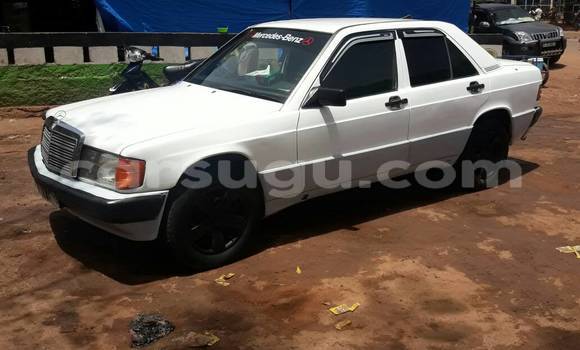 Acheter Occasion Voiture Mercedes-Benz 190–Series Blanc à Bobo Dioulasso, Burkina-Faso Acheter Occasion Voiture Mercedes-Benz 190–Series Blanc à Bobo Dioulasso, Burkina-Faso