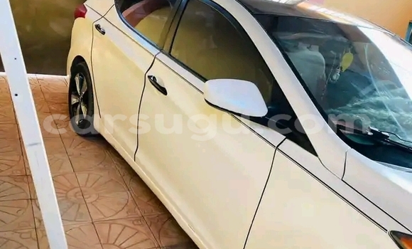 Acheter Occasion Voiture Hyundai Elantra Blanc à Ouagadougou, Burkina-Faso Acheter Occasion Voiture Hyundai Elantra Blanc à Ouagadougou, Burkina-Faso