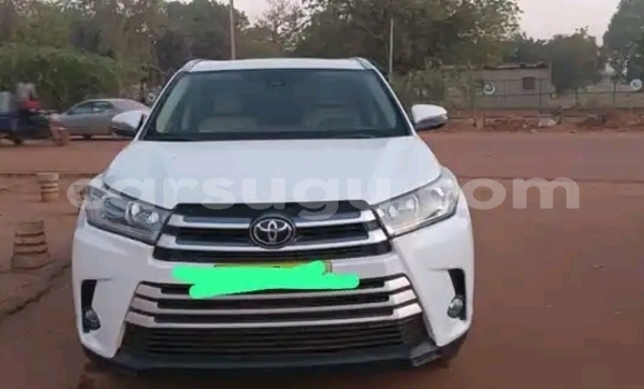 Acheter Occasion Voiture Toyota Highlander Blanc à Ouagadougou, Burkina-Faso Acheter Occasion Voiture Toyota Highlander Blanc à Ouagadougou, Burkina-Faso