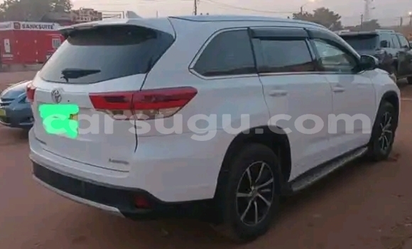 Acheter Occasion Voiture Toyota Highlander Blanc à Ouagadougou, Burkina-Faso Acheter Occasion Voiture Toyota Highlander Blanc à Ouagadougou, Burkina-Faso