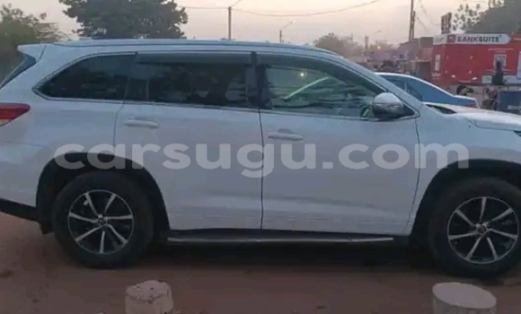 Acheter Occasion Voiture Toyota Highlander Blanc à Ouagadougou, Burkina-Faso Acheter Occasion Voiture Toyota Highlander Blanc à Ouagadougou, Burkina-Faso
