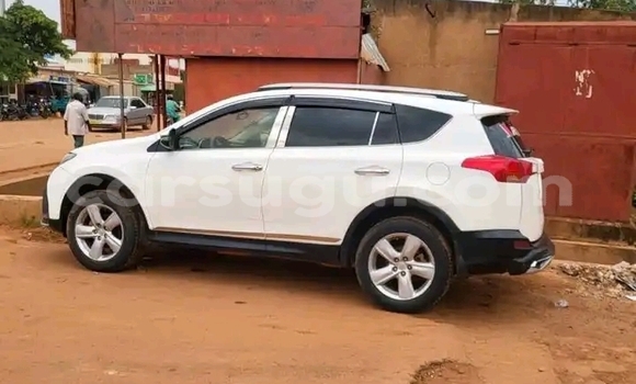 Acheter Occasion Voiture Toyota RAV4 Blanc à Ouagadougou, Burkina-Faso Acheter Occasion Voiture Toyota RAV4 Blanc à Ouagadougou, Burkina-Faso