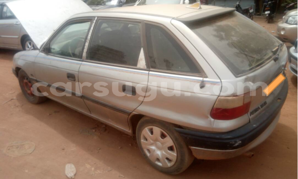Acheter Occasion Voiture Opel Astra Gris à Ouagadougou, Burkina-Faso Acheter Occasion Voiture Opel Astra Gris à Ouagadougou, Burkina-Faso