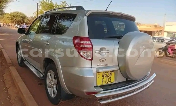 Acheter Occasion Voiture Toyota RAV4 Beige à Ouagadougou, Burkina-Faso Acheter Occasion Voiture Toyota RAV4 Beige à Ouagadougou, Burkina-Faso