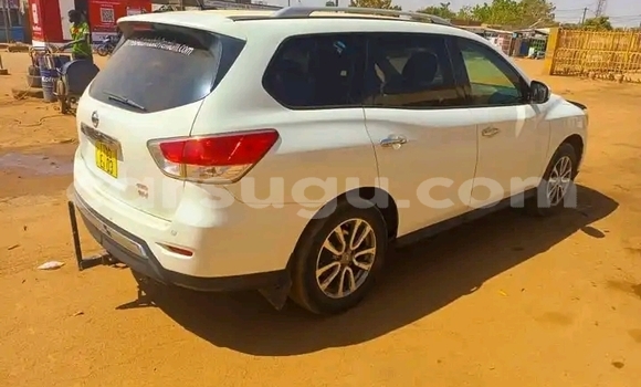 Acheter Occasion Voiture Nissan Pathfinder Blanc à Ouagadougou, Burkina-Faso Acheter Occasion Voiture Nissan Pathfinder Blanc à Ouagadougou, Burkina-Faso