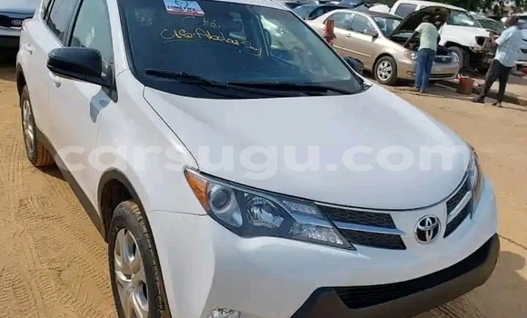 Acheter Occasion Voiture Toyota RAV4 Blanc à Ouagadougou, Burkina-Faso Acheter Occasion Voiture Toyota RAV4 Blanc à Ouagadougou, Burkina-Faso