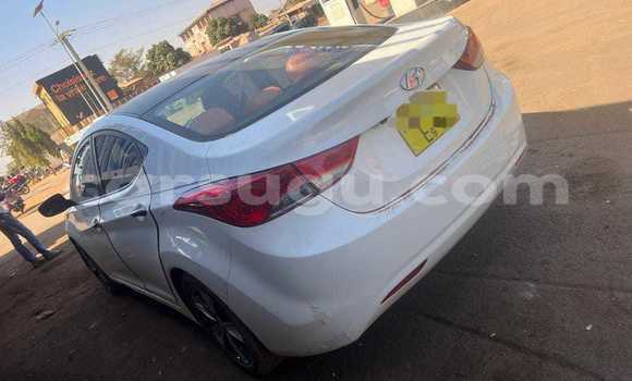 Sayi Na hannu Hyundai Elantra White Mota in Ouagadougou a Burkina Faso Sayi Na hannu Hyundai Elantra White Mota in Ouagadougou a Burkina Faso