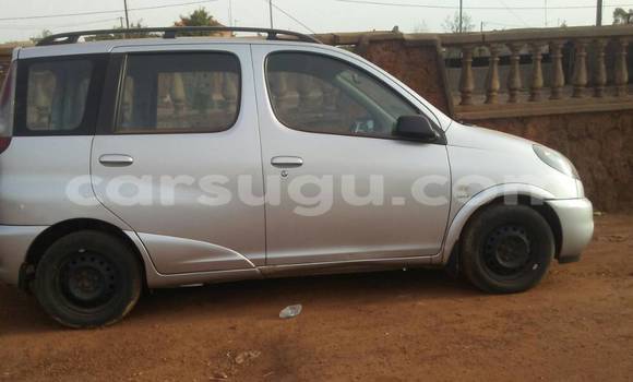 Acheter Occasion Voiture Toyota Yaris Gris à Ouagadougou, Burkina-Faso Acheter Occasion Voiture Toyota Yaris Gris à Ouagadougou, Burkina-Faso