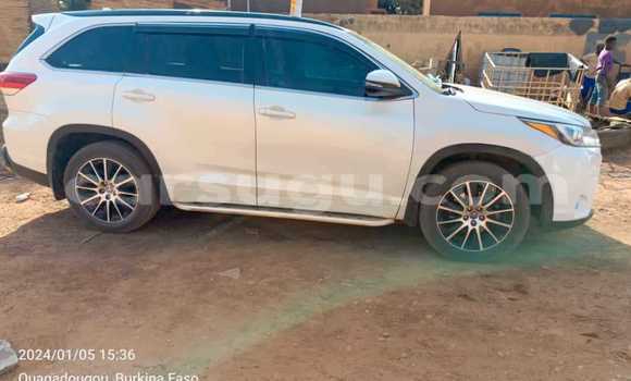 Sayi Na hannu Toyota Highlander White Mota in Ouagadougou a Burkina Faso Sayi Na hannu Toyota Highlander White Mota in Ouagadougou a Burkina Faso