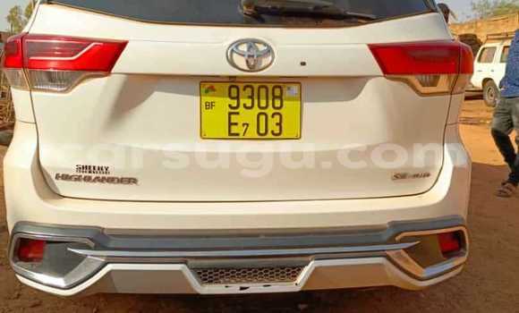 Sayi Na hannu Toyota Highlander White Mota in Ouagadougou a Burkina Faso Sayi Na hannu Toyota Highlander White Mota in Ouagadougou a Burkina Faso