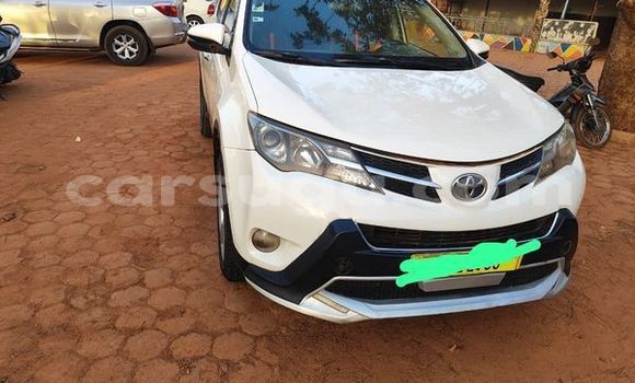 Sayi Na hannu Toyota RAV4 White Mota in Ouagadougou a Burkina Faso Sayi Na hannu Toyota RAV4 White Mota in Ouagadougou a Burkina Faso