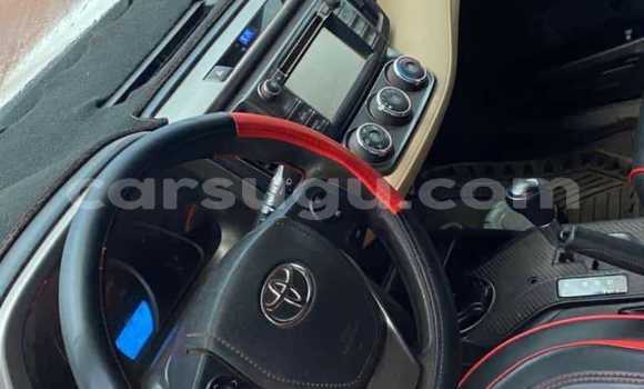 Sayi Na hannu Toyota RAV4 White Mota in Ouagadougou a Burkina Faso Sayi Na hannu Toyota RAV4 White Mota in Ouagadougou a Burkina Faso