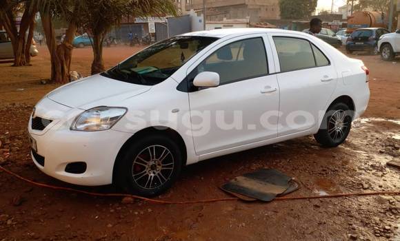 Acheter Occasion Voiture Toyota Yaris Blanc à Ouagadougou au Burkina-Faso Acheter Occasion Voiture Toyota Yaris Blanc à Ouagadougou au Burkina-Faso