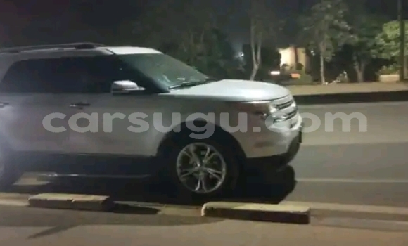 Sayi Na hannu Ford Explorer White Mota in Ouagadougou a Burkina Faso Sayi Na hannu Ford Explorer White Mota in Ouagadougou a Burkina Faso