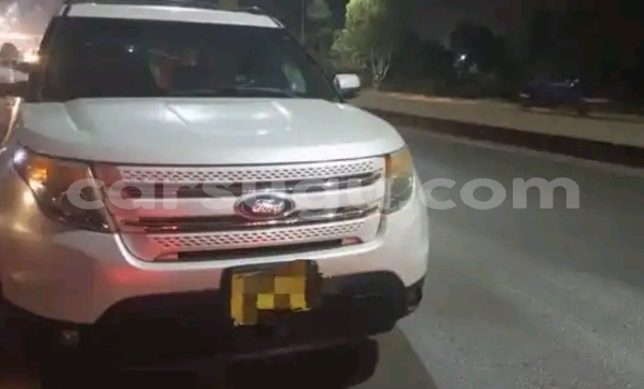 Sayi Na hannu Ford Explorer White Mota in Ouagadougou a Burkina Faso Sayi Na hannu Ford Explorer White Mota in Ouagadougou a Burkina Faso