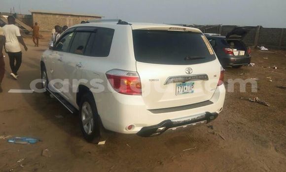 Acheter Occasion Voiture Toyota Highlander Blanc à Ouagadougou, Burkina-Faso Acheter Occasion Voiture Toyota Highlander Blanc à Ouagadougou, Burkina-Faso