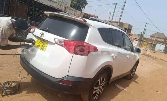 Acheter Occasion Voiture Toyota RAV4 Blanc à Ouagadougou, Burkina-Faso Acheter Occasion Voiture Toyota RAV4 Blanc à Ouagadougou, Burkina-Faso