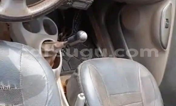 Acheter Occasion Voiture Toyota Yaris Bleu à Ouagadougou, Burkina-Faso Acheter Occasion Voiture Toyota Yaris Bleu à Ouagadougou, Burkina-Faso