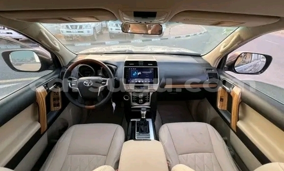 Sayi Na hannu Toyota Prado Azurfa Mota in Ouagadougou a Burkina Faso Sayi Na hannu Toyota Prado Azurfa Mota in Ouagadougou a Burkina Faso