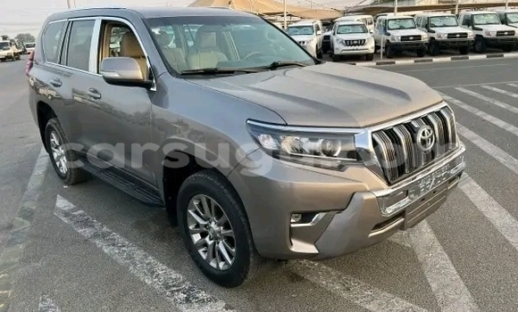 Sayi Na hannu Toyota Prado Azurfa Mota in Ouagadougou a Burkina Faso Sayi Na hannu Toyota Prado Azurfa Mota in Ouagadougou a Burkina Faso