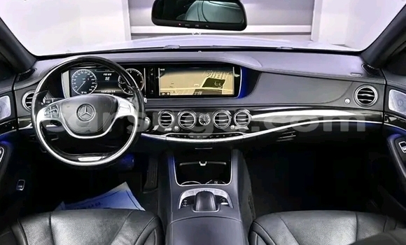 Sayi Na hannu Mercedes-Benz S–Class White Mota in Ouagadougou a Burkina Faso Sayi Na hannu Mercedes-Benz S–Class White Mota in Ouagadougou a Burkina Faso