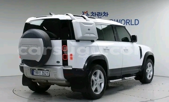 Sayi Na hannu Land Rover Defender White Mota in Ouagadougou a Burkina Faso Sayi Na hannu Land Rover Defender White Mota in Ouagadougou a Burkina Faso