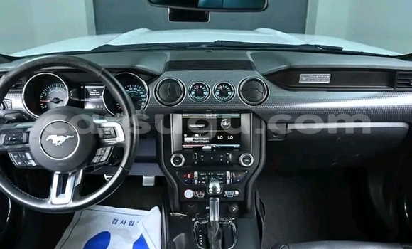 Sayi Na hannu Ford Mustang White Mota in Ouagadougou a Burkina Faso Sayi Na hannu Ford Mustang White Mota in Ouagadougou a Burkina Faso