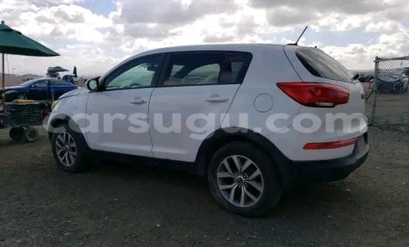 Sayi Na hannu Kia Sportage White Mota in Ouagadougou a Burkina Faso Sayi Na hannu Kia Sportage White Mota in Ouagadougou a Burkina Faso