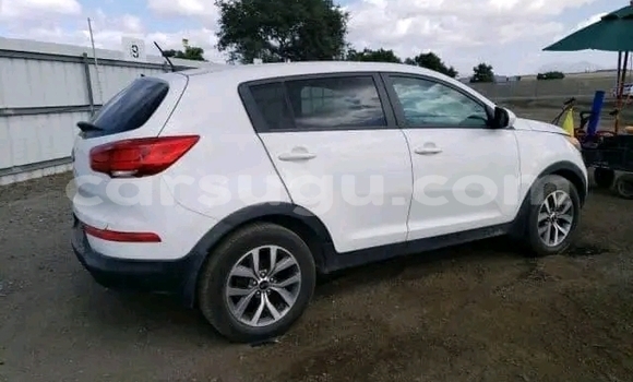 Sayi Na hannu Kia Sportage White Mota in Ouagadougou a Burkina Faso Sayi Na hannu Kia Sportage White Mota in Ouagadougou a Burkina Faso