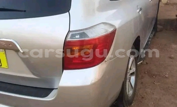 Sayi Na hannu Toyota Highlander Azurfa Mota in Ouagadougou a Burkina Faso Sayi Na hannu Toyota Highlander Azurfa Mota in Ouagadougou a Burkina Faso