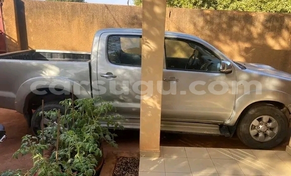 Sayi Na hannu Toyota Hilux Azurfa Mota in Ouagadougou a Burkina Faso Sayi Na hannu Toyota Hilux Azurfa Mota in Ouagadougou a Burkina Faso