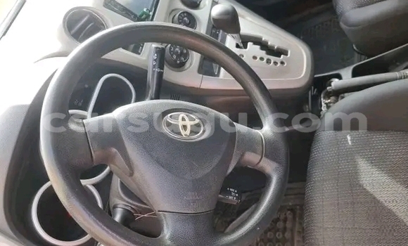 Sayi Na hannu Toyota Matrix White Mota in Ouagadougou a Burkina Faso Sayi Na hannu Toyota Matrix White Mota in Ouagadougou a Burkina Faso