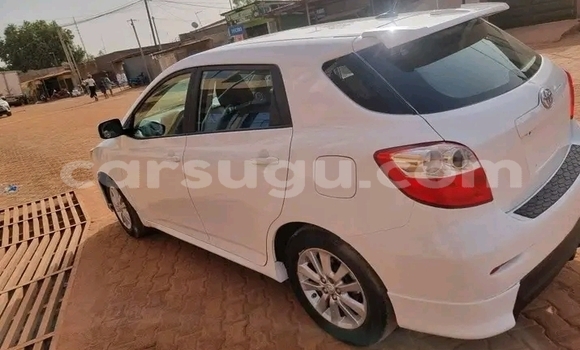Sayi Na hannu Toyota Matrix White Mota in Ouagadougou a Burkina Faso Sayi Na hannu Toyota Matrix White Mota in Ouagadougou a Burkina Faso