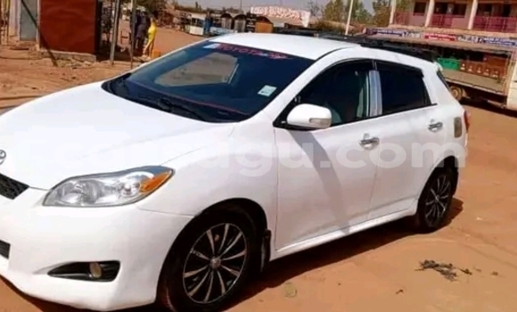 Sayi Na hannu Toyota Matrix White Mota in Ouagadougou a Burkina Faso Sayi Na hannu Toyota Matrix White Mota in Ouagadougou a Burkina Faso