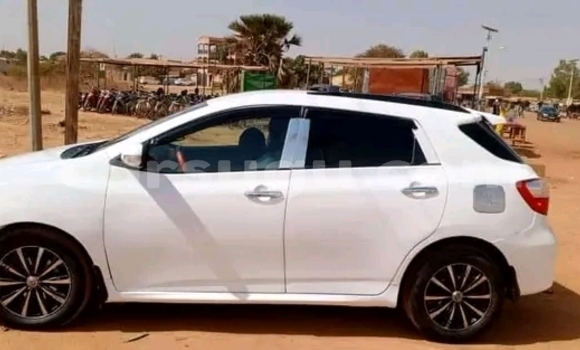 Sayi Na hannu Toyota Matrix White Mota in Ouagadougou a Burkina Faso Sayi Na hannu Toyota Matrix White Mota in Ouagadougou a Burkina Faso
