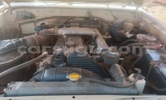 Sayi Na hannu Toyota bB White Mota in Ouagadougou a Burkina Faso Sayi Na hannu Toyota bB White Mota in Ouagadougou a Burkina Faso