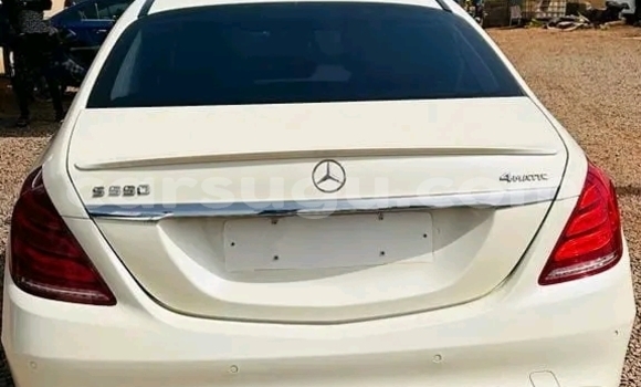 Sayi Na hannu Mercedes-Benz 4Matic White Mota in Ouagadougou a Burkina Faso