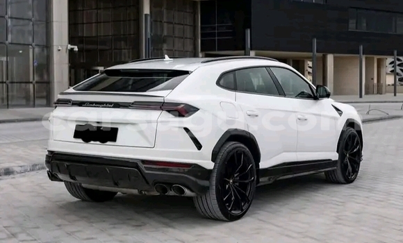 Sayi Na hannu Lamborghini Urus White Mota in Ouagadougou a Burkina Faso Sayi Na hannu Lamborghini Urus White Mota in Ouagadougou a Burkina Faso