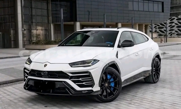 Sayi Na hannu Lamborghini Urus White Mota in Ouagadougou a Burkina Faso Sayi Na hannu Lamborghini Urus White Mota in Ouagadougou a Burkina Faso