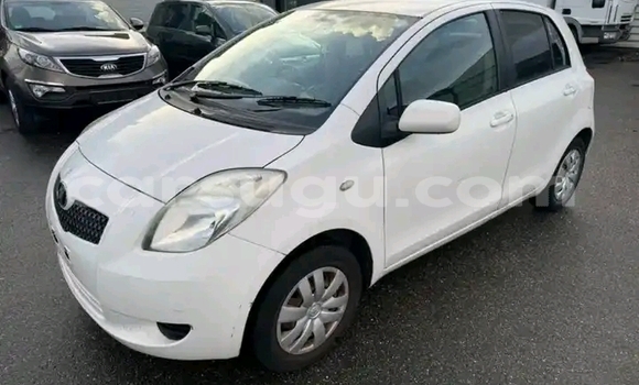 Acheter Occasion Voiture Toyota Yaris Blanc à Ouagadougou, Burkina-Faso Acheter Occasion Voiture Toyota Yaris Blanc à Ouagadougou, Burkina-Faso
