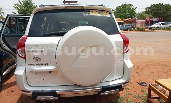 Acheter Occasion Voiture Toyota RAV4 Blanc à Bobo Dioulasso, Burkina-Faso Acheter Occasion Voiture Toyota RAV4 Blanc à Bobo Dioulasso, Burkina-Faso