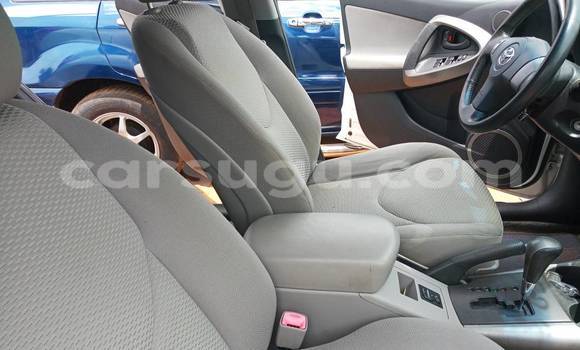 Acheter Occasion Voiture Toyota RAV4 Blanc à Bobo Dioulasso, Burkina-Faso Acheter Occasion Voiture Toyota RAV4 Blanc à Bobo Dioulasso, Burkina-Faso