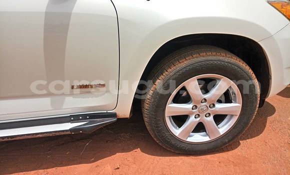 Acheter Occasion Voiture Toyota RAV4 Blanc à Bobo Dioulasso, Burkina-Faso Acheter Occasion Voiture Toyota RAV4 Blanc à Bobo Dioulasso, Burkina-Faso