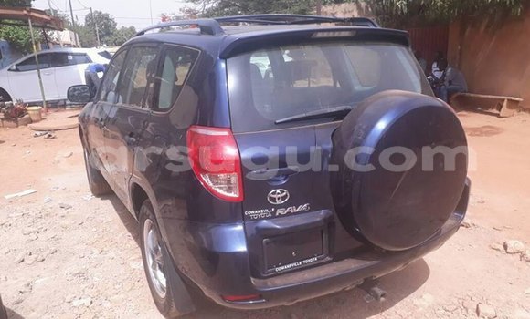 Acheter Occasion Voiture Toyota RAV4 Bleu à Ouagadougou au Burkina-Faso Acheter Occasion Voiture Toyota RAV4 Bleu à Ouagadougou au Burkina-Faso