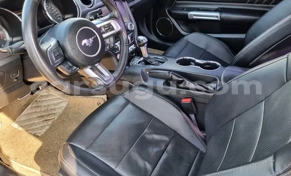 Acheter Occasion Voiture Ford Mustang Rouge à Ouagadougou, Burkina-Faso Acheter Occasion Voiture Ford Mustang Rouge à Ouagadougou, Burkina-Faso