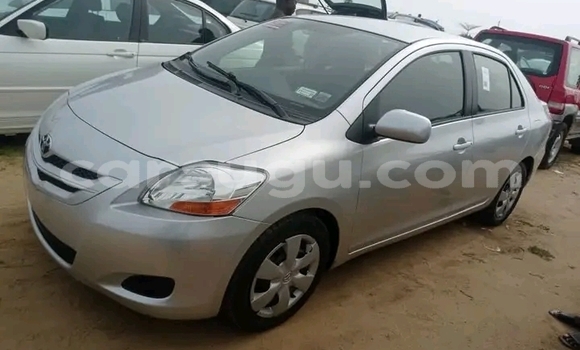 Acheter Occasion Voiture Toyota Yaris Gris à Ouagadougou, Burkina-Faso Acheter Occasion Voiture Toyota Yaris Gris à Ouagadougou, Burkina-Faso