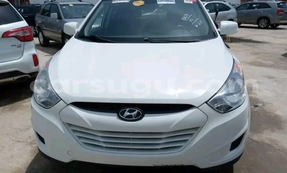 Sayi Na hannu Hyundai Tucson White Mota in Ouagadougou a Burkina Faso Sayi Na hannu Hyundai Tucson White Mota in Ouagadougou a Burkina Faso